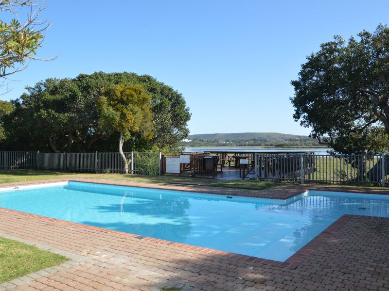 Relaxing and Tranquil 2 Bedroom Ground Floor Unit - Photo 2