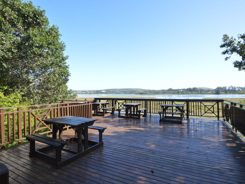 Relaxing and Tranquil 2 Bedroom Ground Floor Unit - Photo 3
