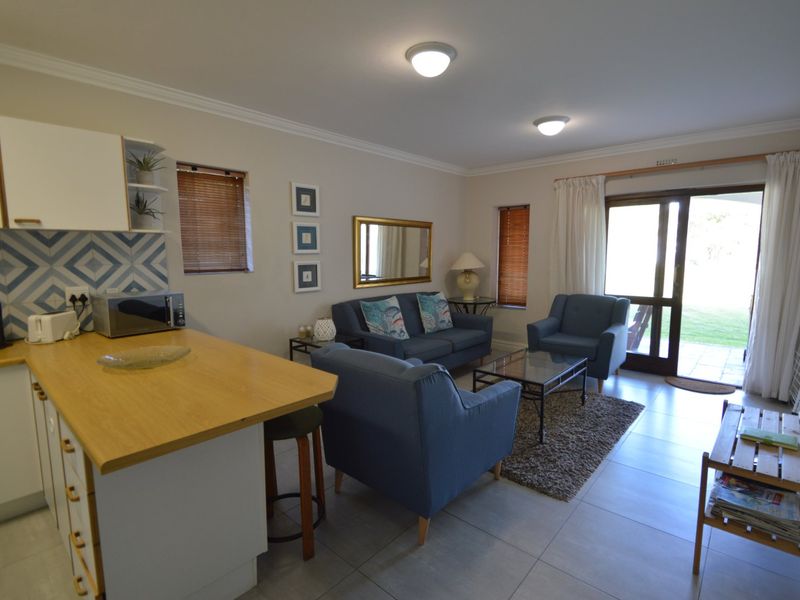 Relaxing and Tranquil 2 Bedroom Ground Floor Unit - Photo 6