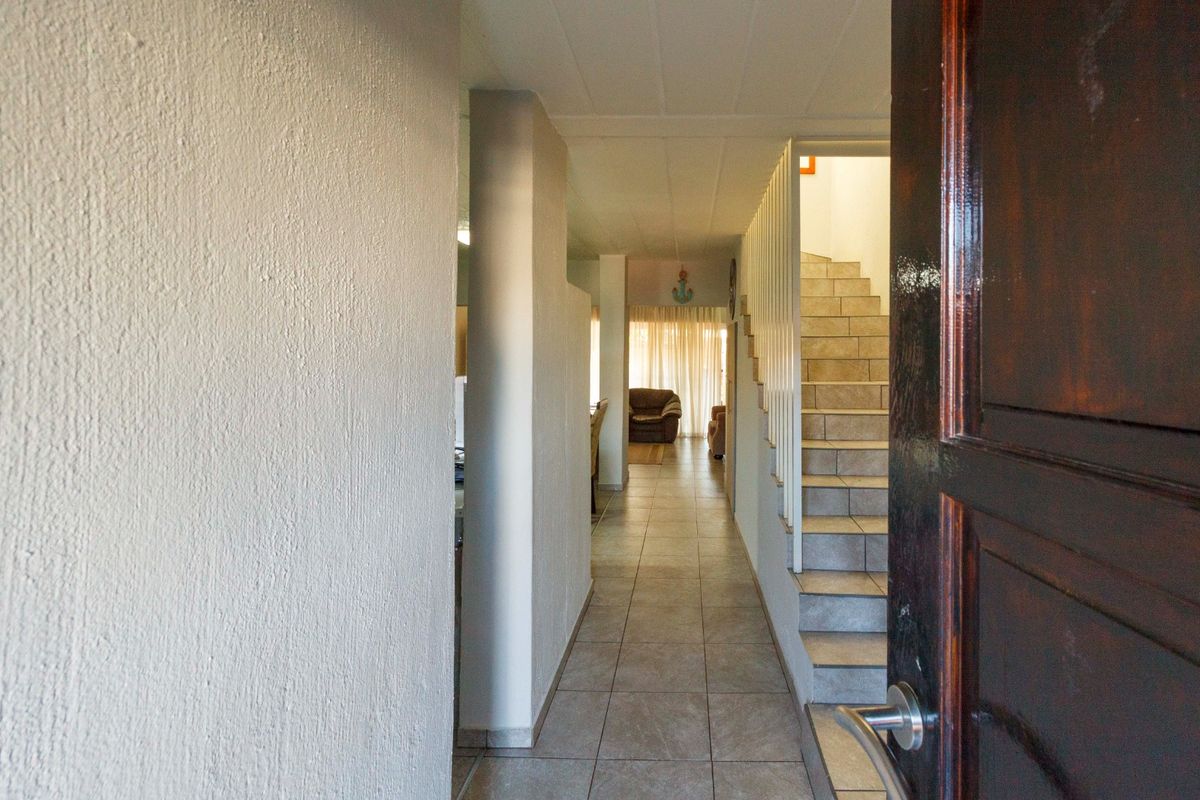 Modern Comfort & Easy Living in Wilro Park, lock up and go - Photo 3