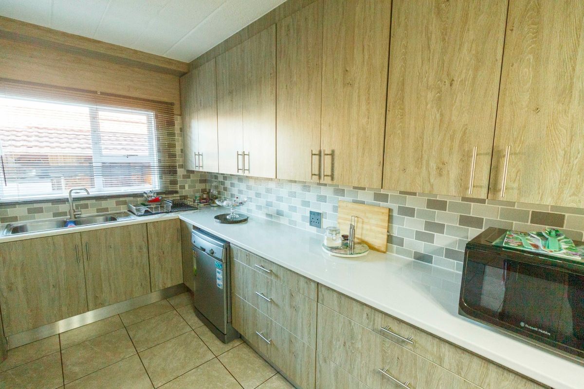 Modern Comfort & Easy Living in Wilro Park, lock up and go - Photo 4