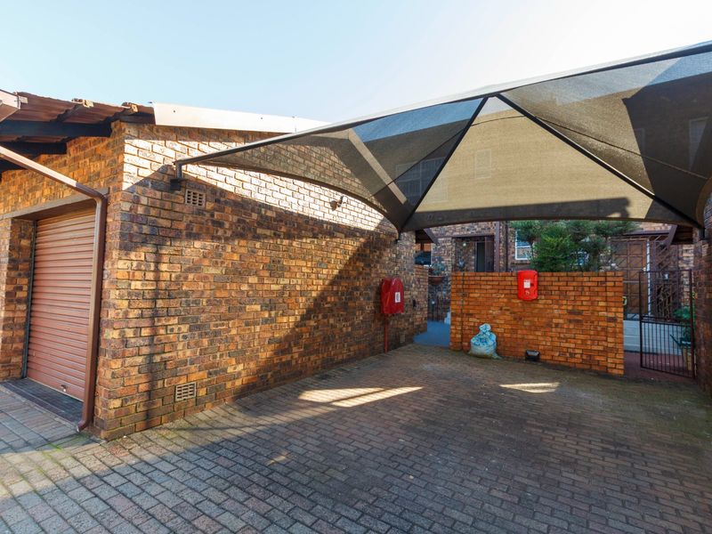 Modern Comfort & Easy Living in Wilro Park, lock up and go - Photo 1