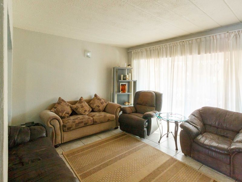 Modern Comfort & Easy Living in Wilro Park, lock up and go - Photo 10