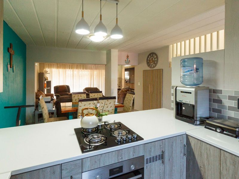 Modern Comfort & Easy Living in Wilro Park, lock up and go - Photo 7