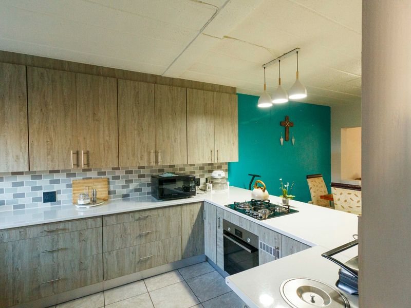 Modern Comfort & Easy Living in Wilro Park, lock up and go - Photo 6