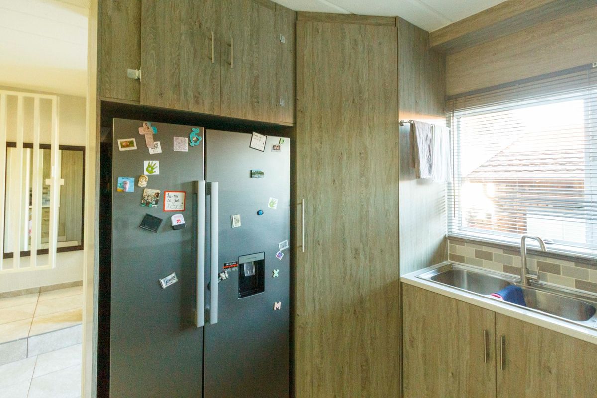 Modern Comfort & Easy Living in Wilro Park, lock up and go - Photo 5