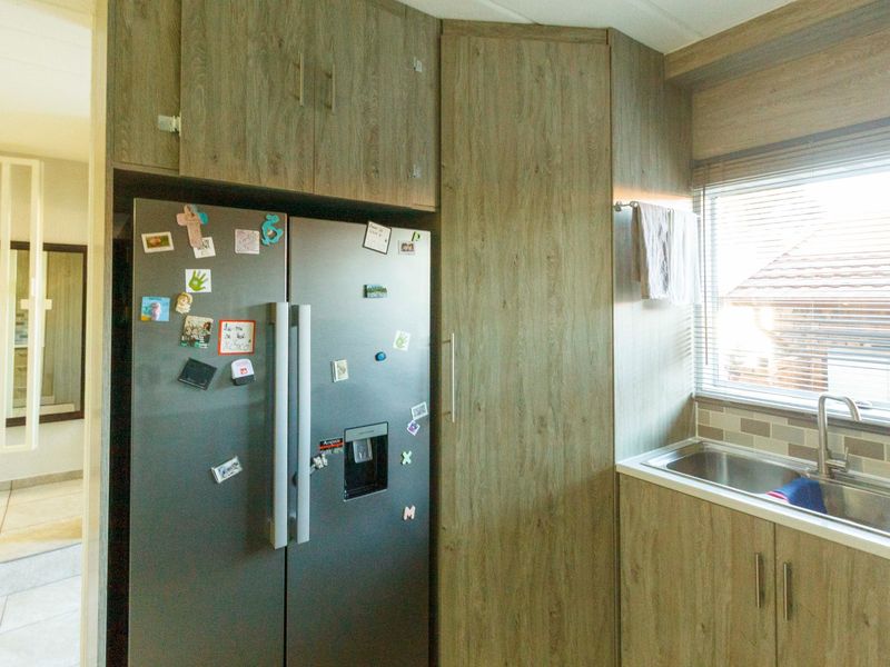 Modern Comfort & Easy Living in Wilro Park, lock up and go - Photo 5