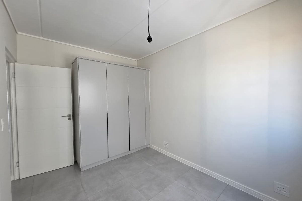 Modern 2-Bedroom Apartment - Photo 4