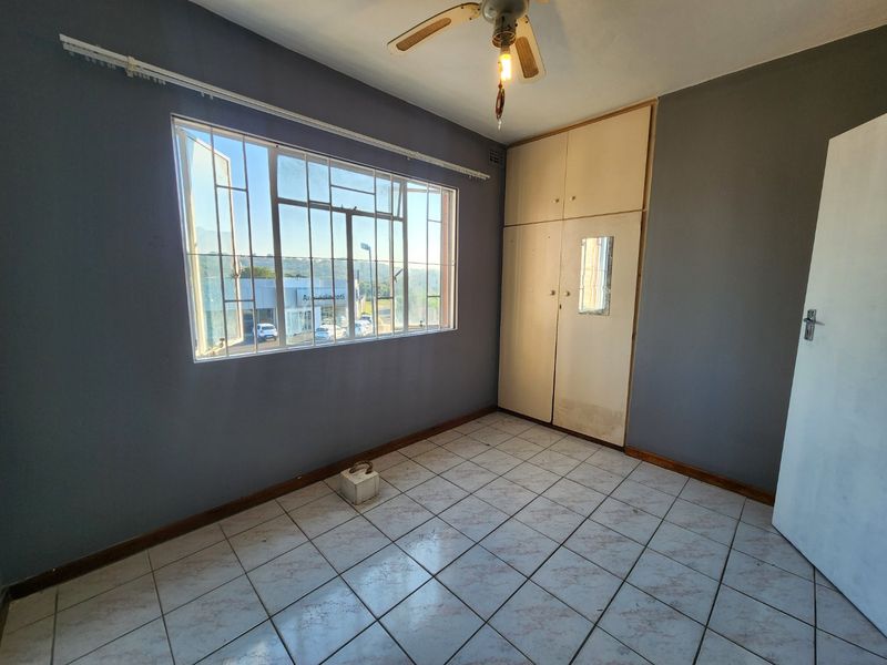 Centrally located 2 Bedroom apartment - Photo 10