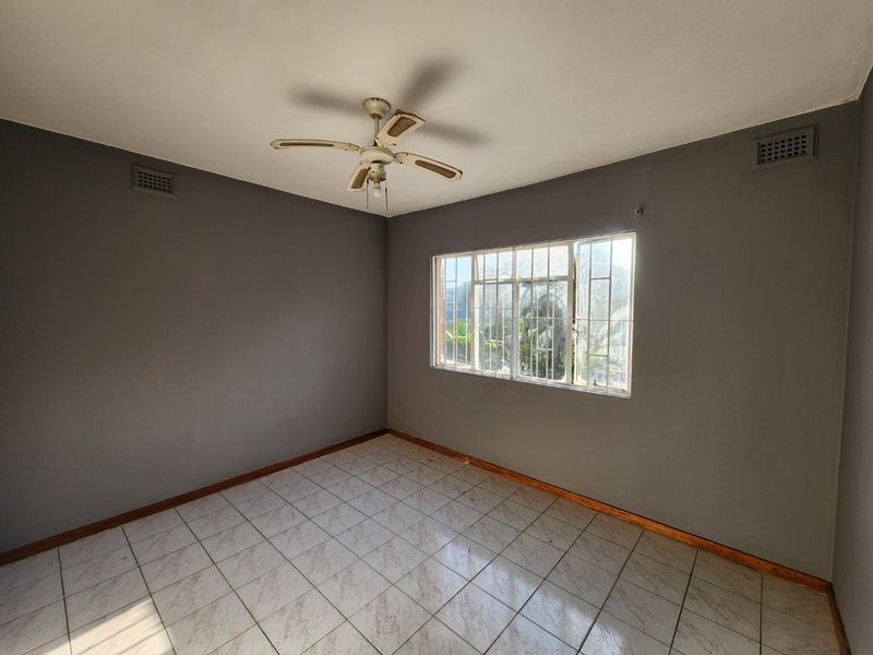 Centrally located 2 Bedroom apartment - Photo 8