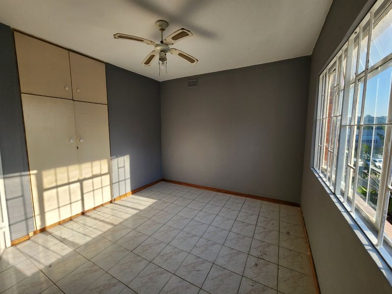 Centrally located 2 Bedroom apartment - Photo 7