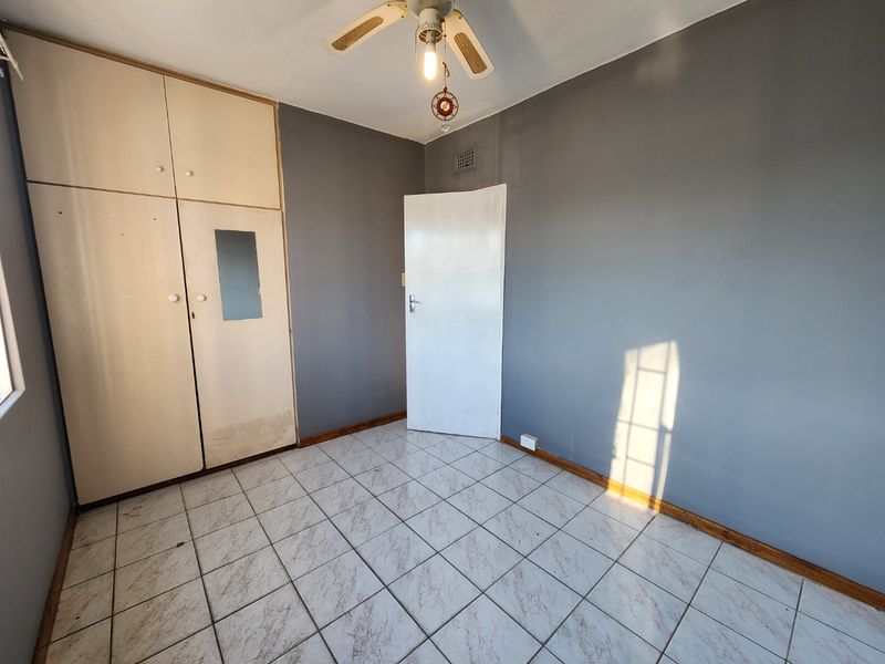 Centrally located 2 Bedroom apartment - Photo 9
