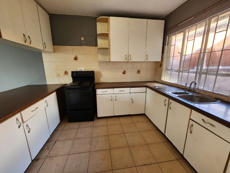 Centrally located 2 Bedroom apartment - Photo 3