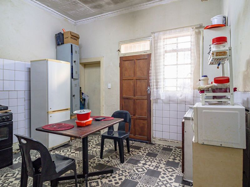 Income-Generating Semi-Detached Property with 2 Cottages  - Photo 8