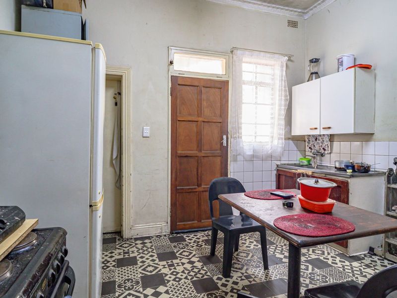 Income-Generating Semi-Detached Property with 2 Cottages  - Photo 7