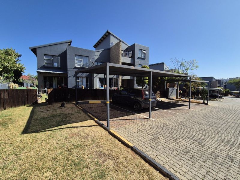 Immaculate 3 Bedroom Townhouse for Sale in Greenstone - Photo 1