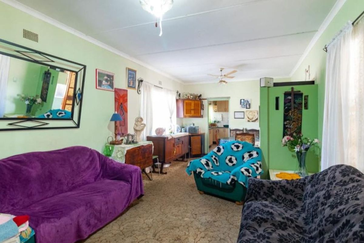 Stunning 3-Bedroom Home with Flatlet  - Photo 4