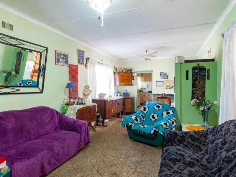 Stunning 3-Bedroom Home with Flatlet  - Photo 4