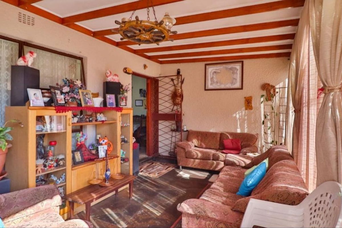 Stunning 3-Bedroom Home with Flatlet  - Photo 2