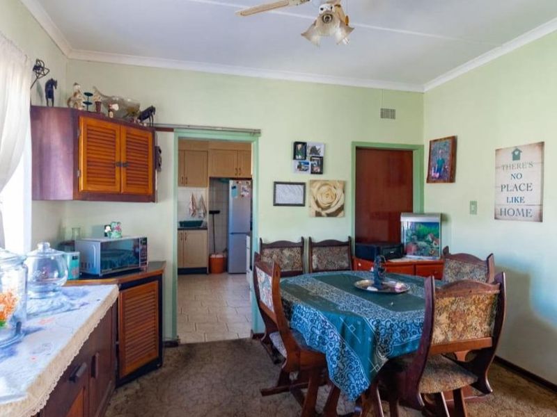 Stunning 3-Bedroom Home with Flatlet  - Photo 8