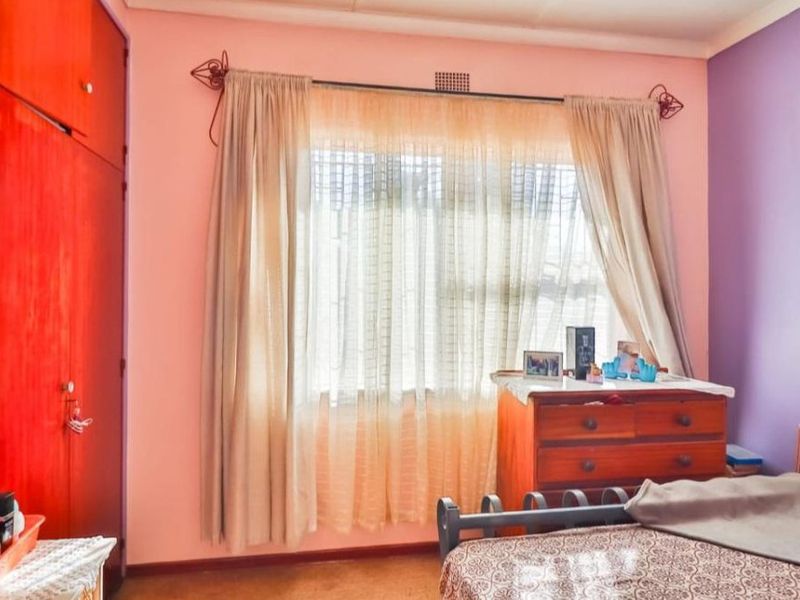 Stunning 3-Bedroom Home with Flatlet  - Photo 10