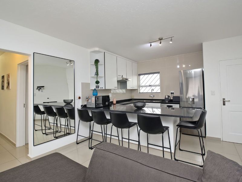 3 Bedroom Townhouse with Private Garden and Pet Friendly  - Photo 1
