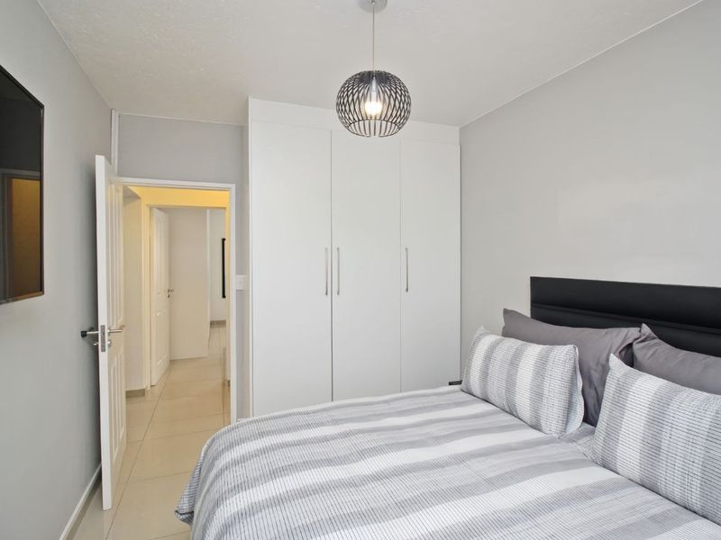 3 Bedroom Townhouse with Private Garden and Pet Friendly  - Photo 9