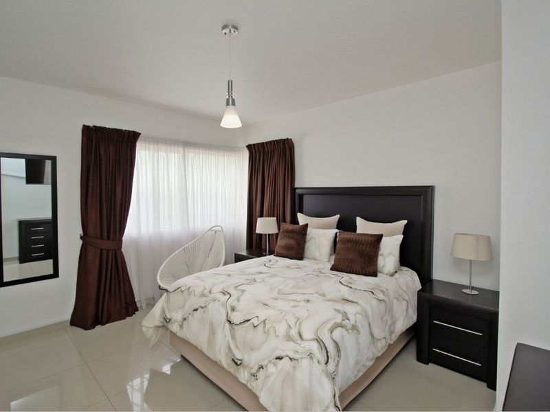 3 Bedroom Townhouse with Private Garden and Pet Friendly  - Photo 6