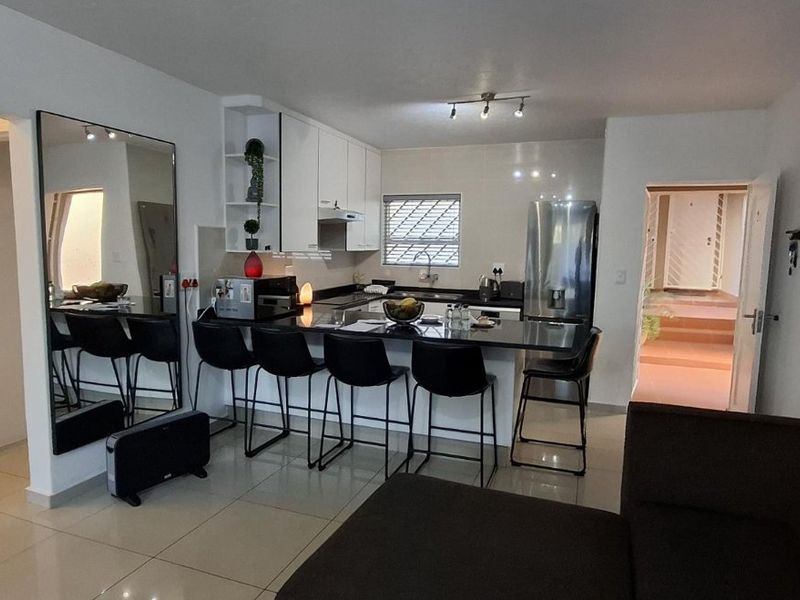 3 Bedroom Townhouse with Private Garden and Pet Friendly  - Photo 2