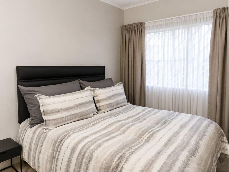 3 Bedroom Townhouse with Private Garden and Pet Friendly  - Photo 9