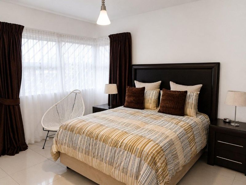 3 Bedroom Townhouse with Private Garden and Pet Friendly  - Photo 6
