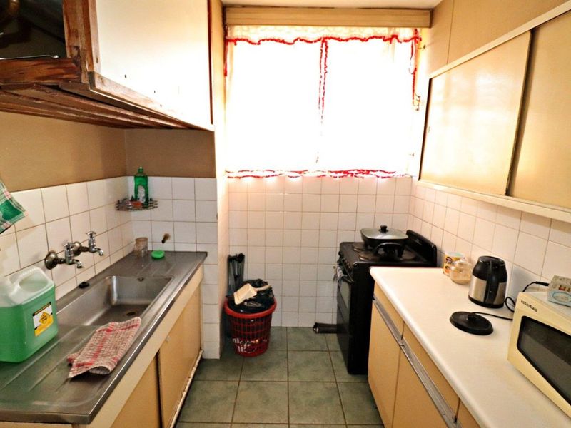 Fantastic Secure 2 Bedroom Flat.  - Photo 8