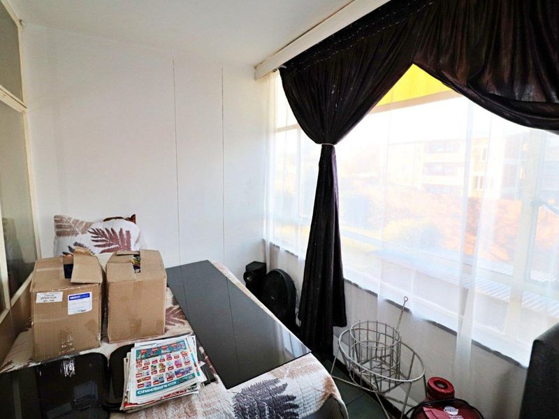 Fantastic Secure 2 Bedroom Flat.  - Photo 7