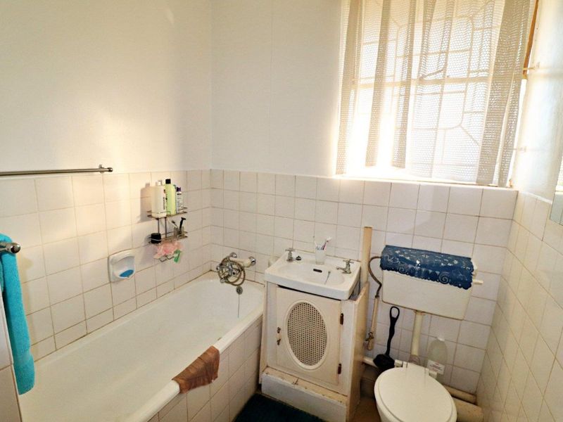 Fantastic Secure 2 Bedroom Flat.  - Photo 4
