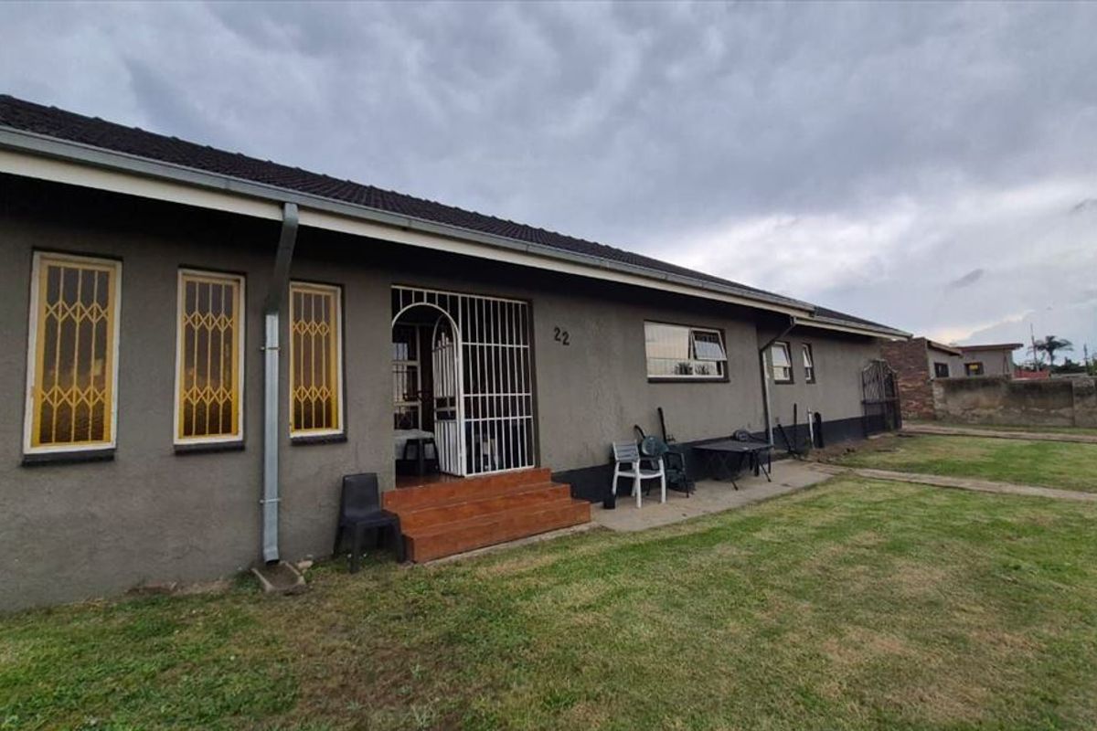 Spacious Home with Granny Flat and Modern Comforts - Photo 3