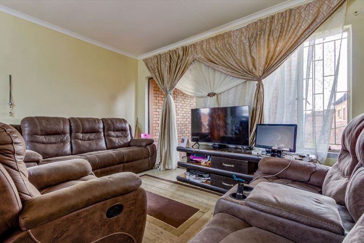 Neat and Comfortable Home for Easy Living - Photo 2