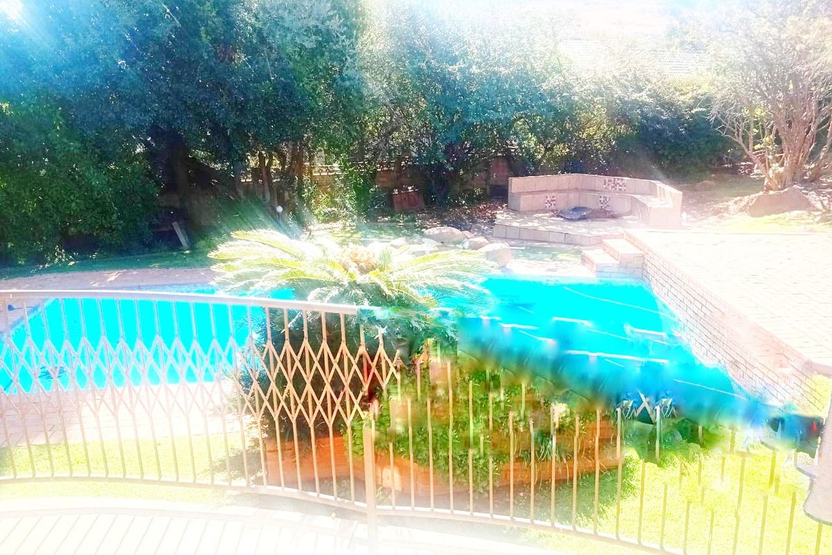 Oasis in Naturena with Immaculate Features - Photo 4