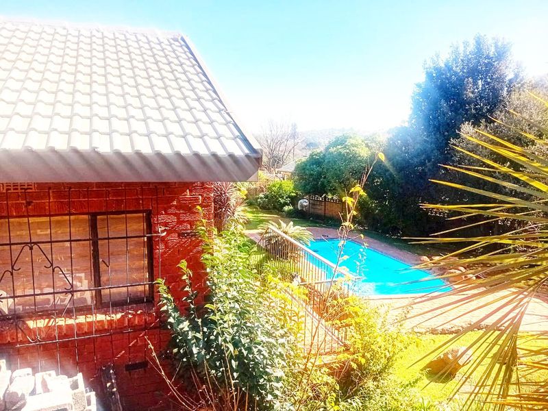 Oasis in Naturena with Immaculate Features - Photo 10
