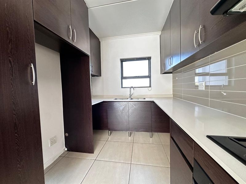 Modern 3-Bedroom First Floor Apartment in Greenstone Hill | Secure Estate Living with Premium Amenities - Photo 2