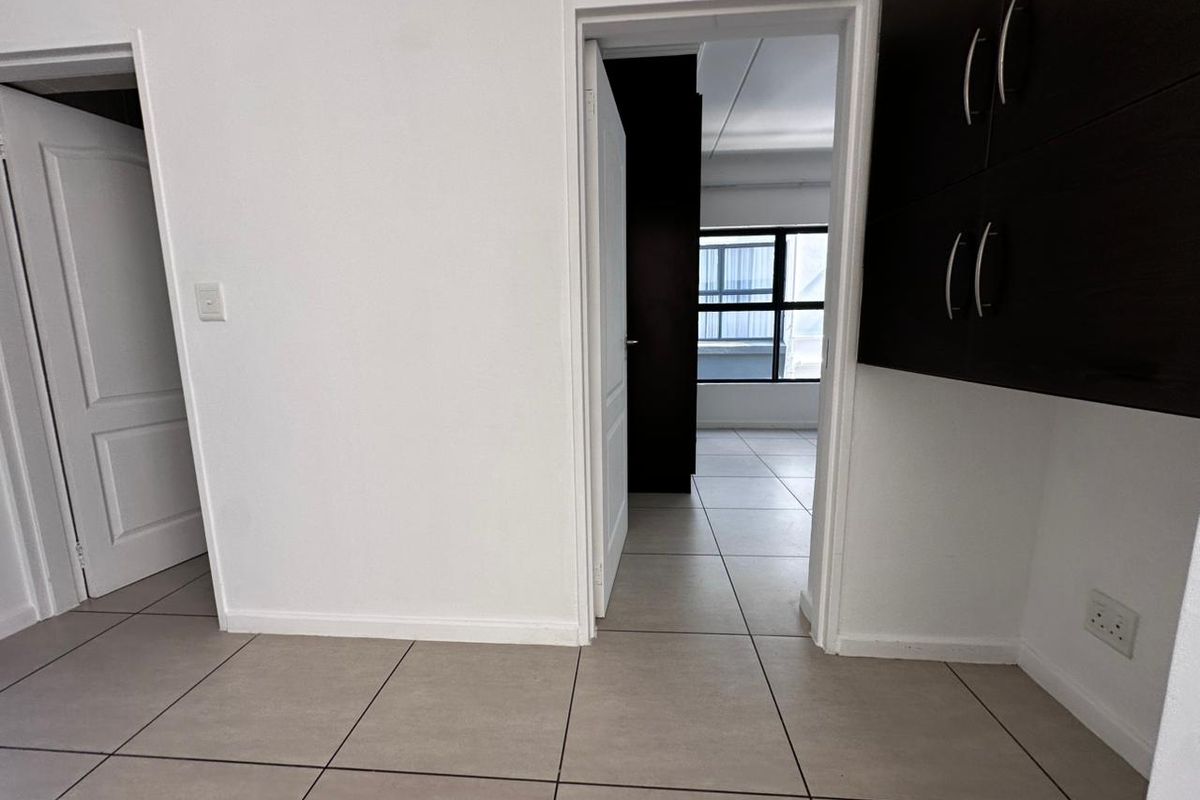 Modern 3-Bedroom First Floor Apartment in Greenstone Hill | Secure Estate Living with Premium Amenities - Photo 5