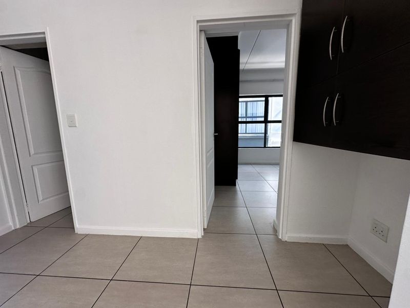 Modern 3-Bedroom First Floor Apartment in Greenstone Hill | Secure Estate Living with Premium Amenities - Photo 5