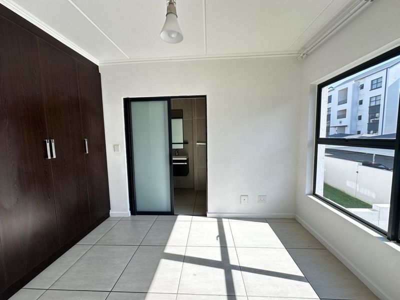 Modern 3-Bedroom First Floor Apartment in Greenstone Hill | Secure Estate Living with Premium Amenities - Photo 8
