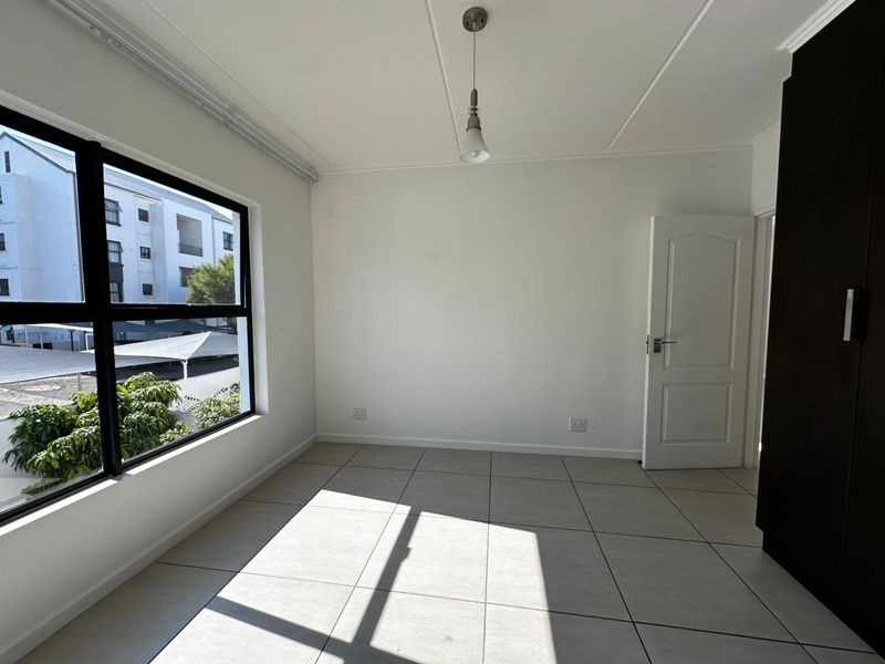 Modern 3-Bedroom First Floor Apartment in Greenstone Hill | Secure Estate Living with Premium Amenities - Photo 9