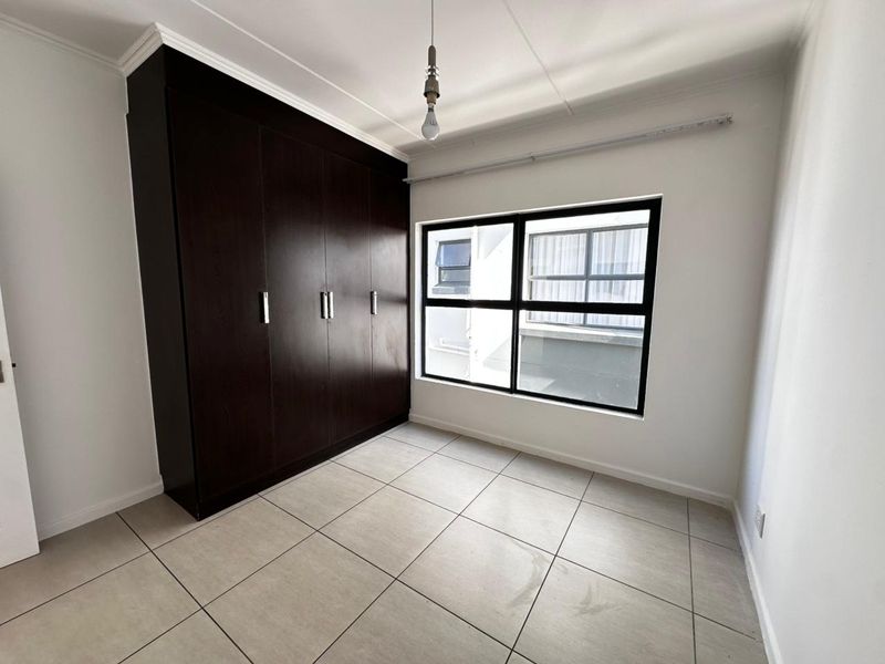 Modern 3-Bedroom First Floor Apartment in Greenstone Hill | Secure Estate Living with Premium Amenities - Photo 7