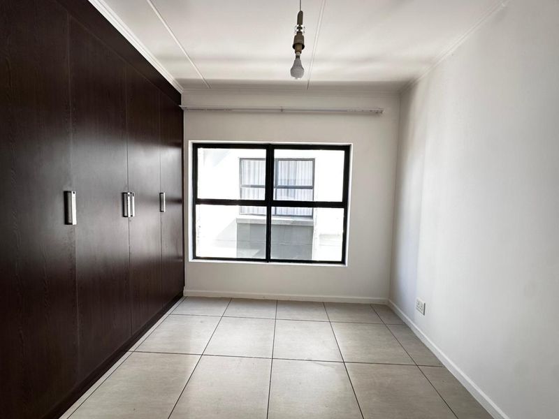 Modern 3-Bedroom First Floor Apartment in Greenstone Hill | Secure Estate Living with Premium Amenities - Photo 6