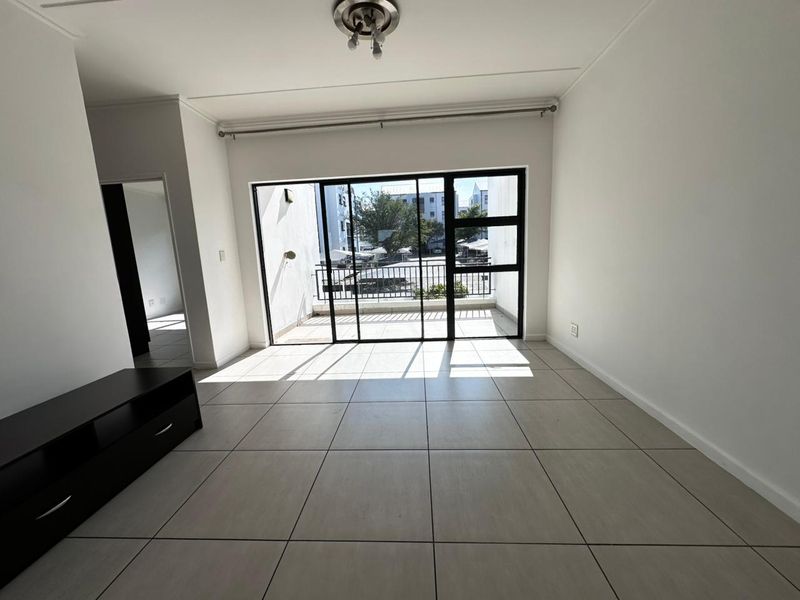 Modern 3-Bedroom First Floor Apartment in Greenstone Hill | Secure Estate Living with Premium Amenities - Photo 4