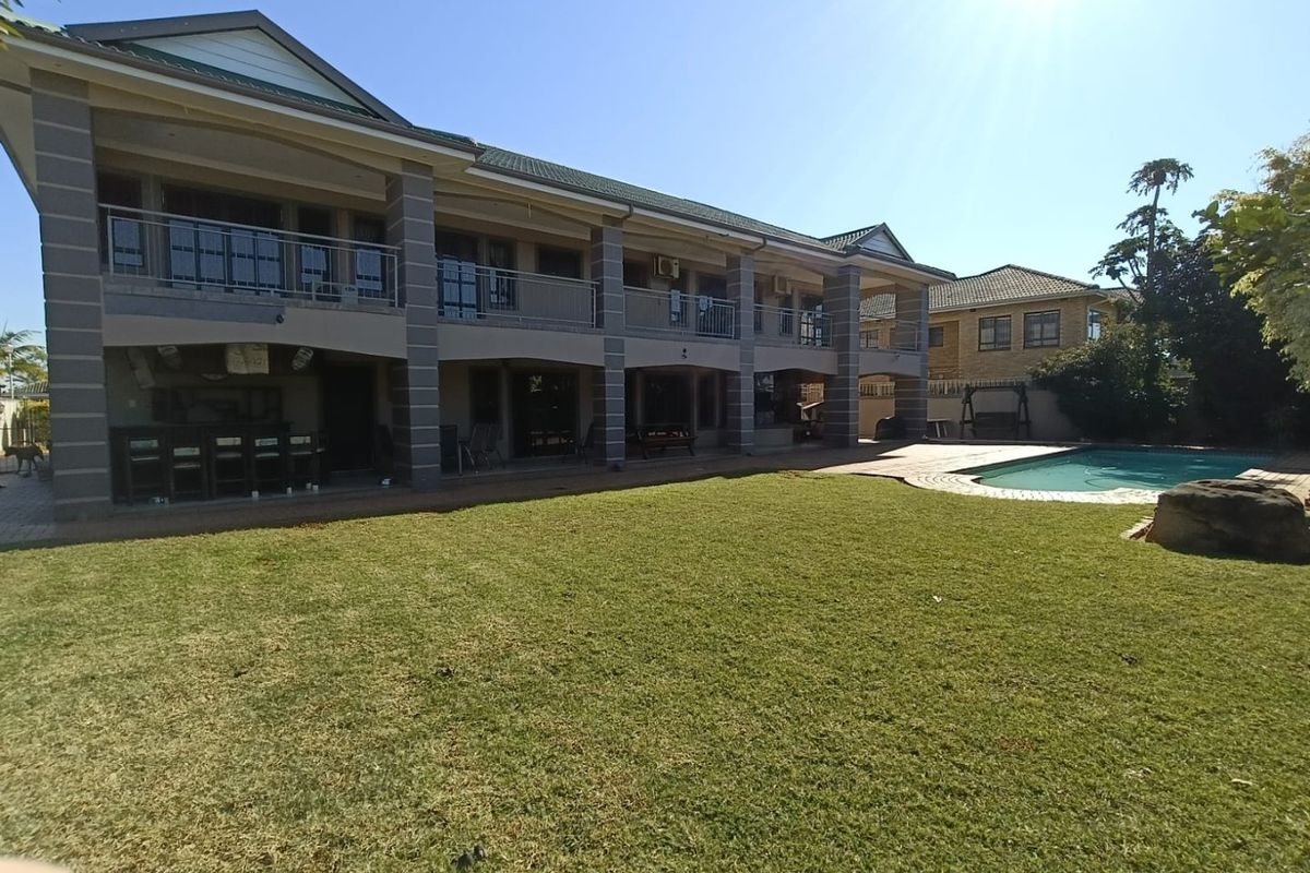 To let in Somerset Park,  4 bedroom double storey home with pool. - Photo 2