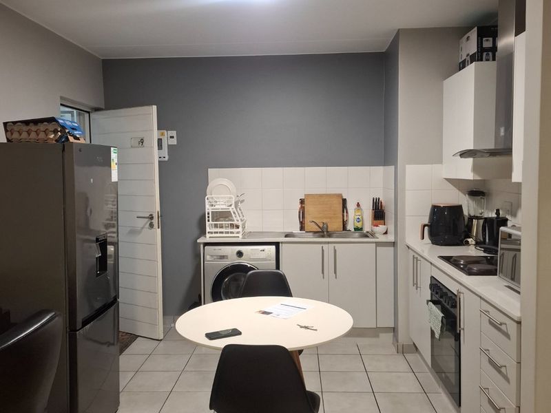 Modern 2-Bed, 2-Bath Apartment – Perfect for Professionals or Young Families - Photo 3
