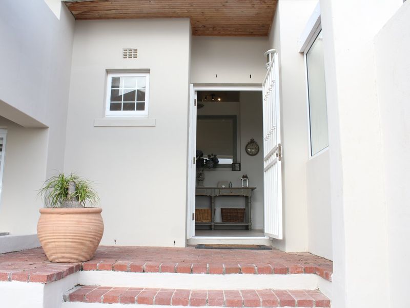 Mountainside Contemporary Living in Simons Kloof, Simon’s Town - Photo 9