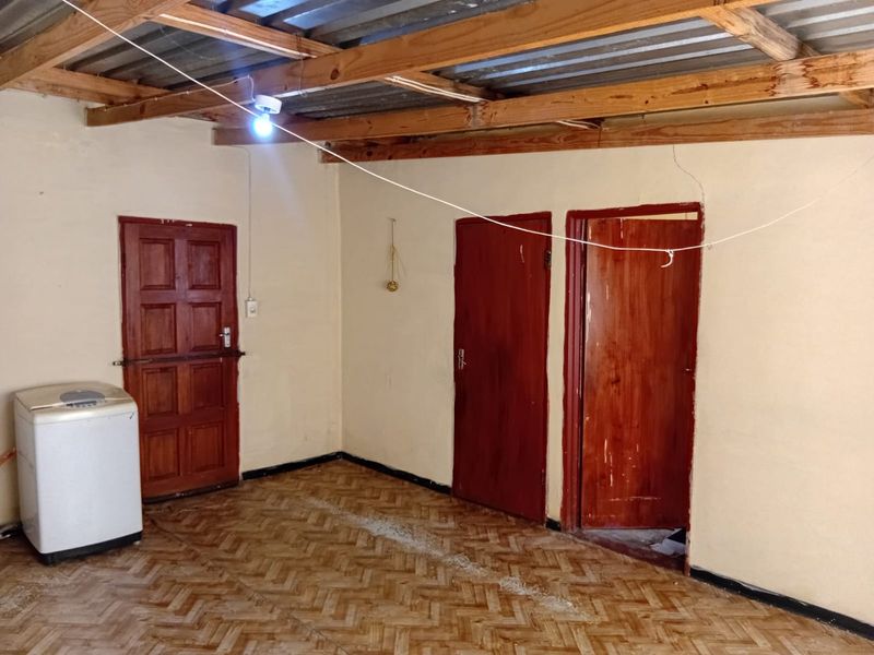 3 Bedroom Family Home for Sale on a Large Stand - Photo 8